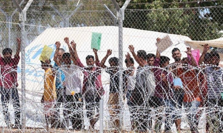 Peste o mie de migranţi aşteaptă pe nave ale ONG-urilor în Mediterana să debarce în Europa