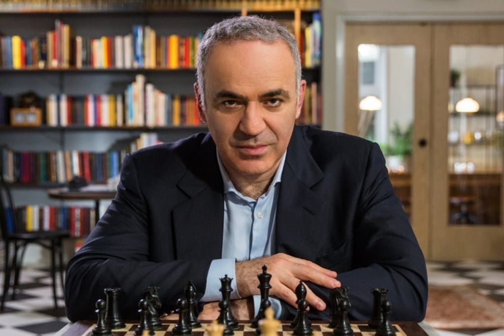 Șahistul Garry Kasparov vine la București
