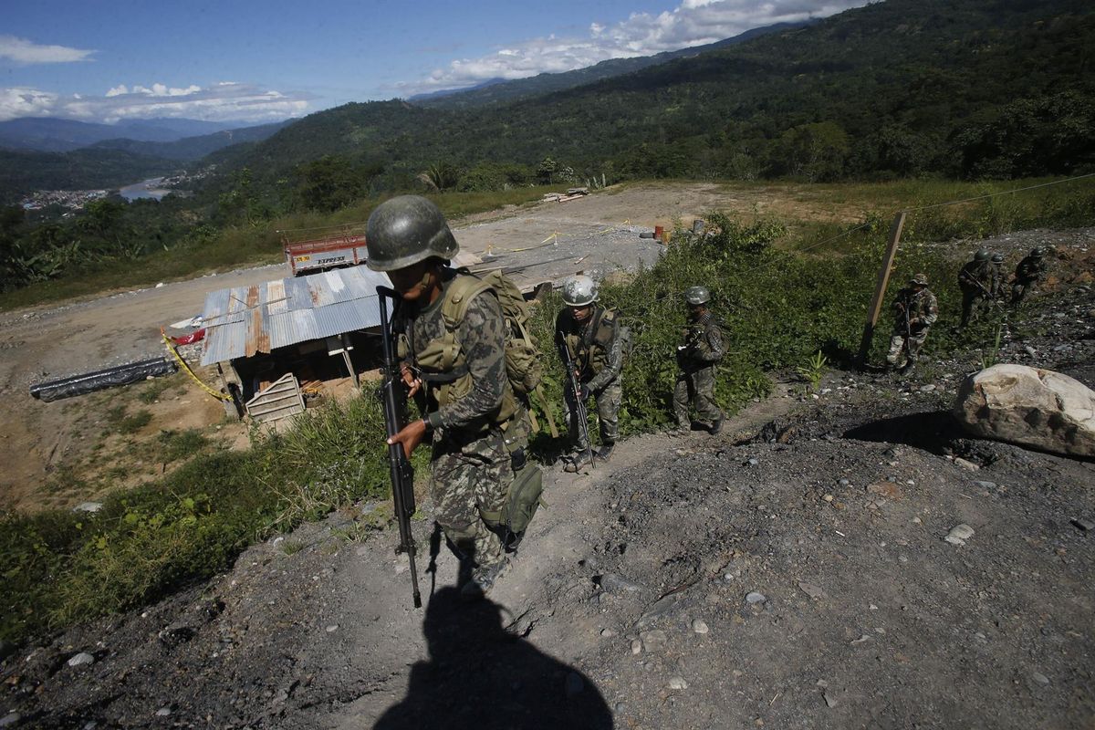 Atac armat soldat cu 18 morți într-o regiune din Peru unde se cultivă coca