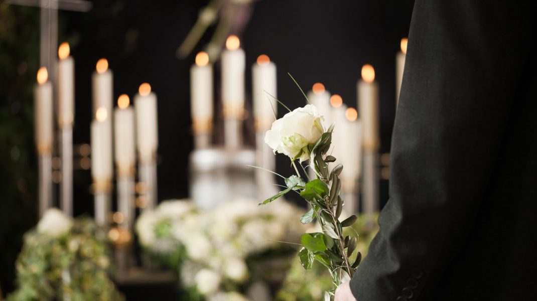 Rudele unui bărbat din Italia refuză să îl înmormânteze pe motiv că „era insuportabil şi arogant”