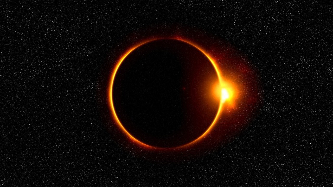 Imagini în timp real transmise de NASA cu eclipsa de Soare parțială