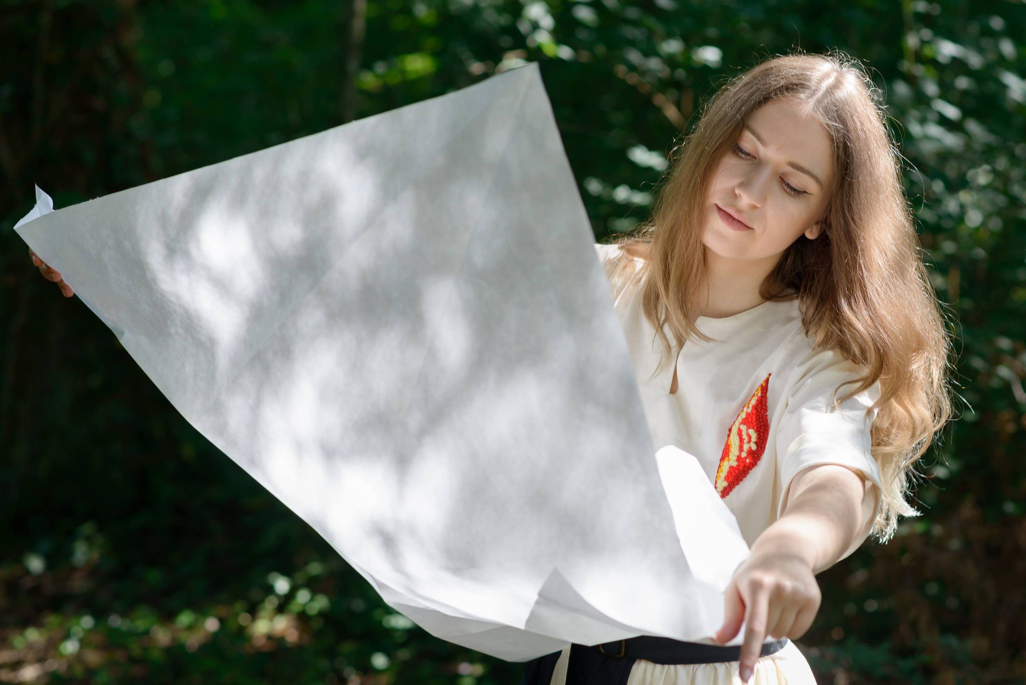 Interviu. „Azi dacă vreau mă voi preface în cocor, iar mâine, din aceeași hârtie aș putea să fiu trandafir”: Povestea pasiunii pentru origami a Alexandrei Baranyi