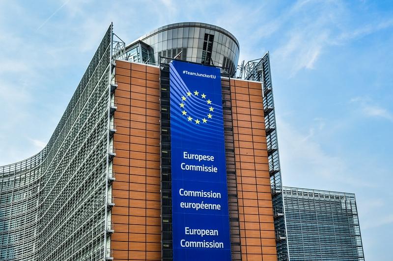Comisia Europeană propune o intervenţie de urgenţă pe piaţă pentru a reduce facturile pentru europeni