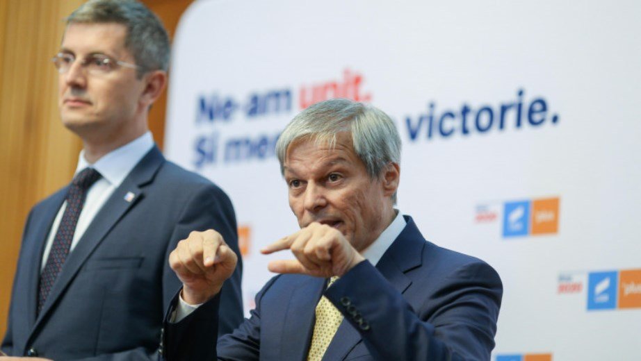 Dan Barna s-a definit a fi ”liberal şi în credinţă, şi în valori”.  Dacian Cioloş a precizat că e ”şi progresist, şi tradiţionalist”.