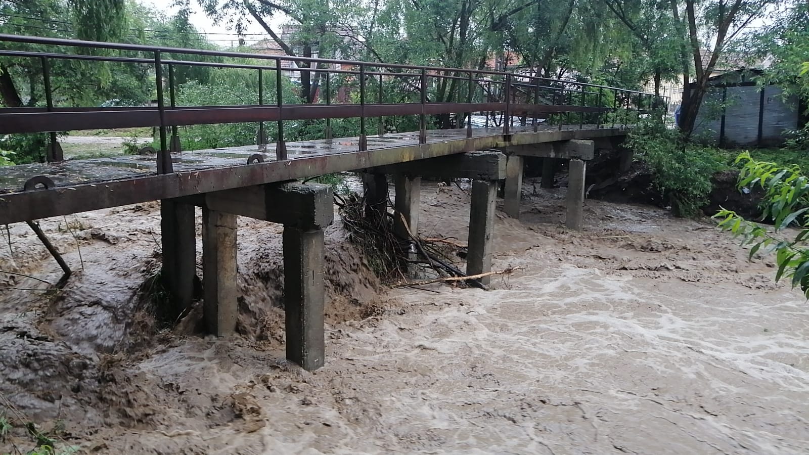 Cod galben de inundații pe râuri din nouă județe din Transilvania, Moldova și Oltenia