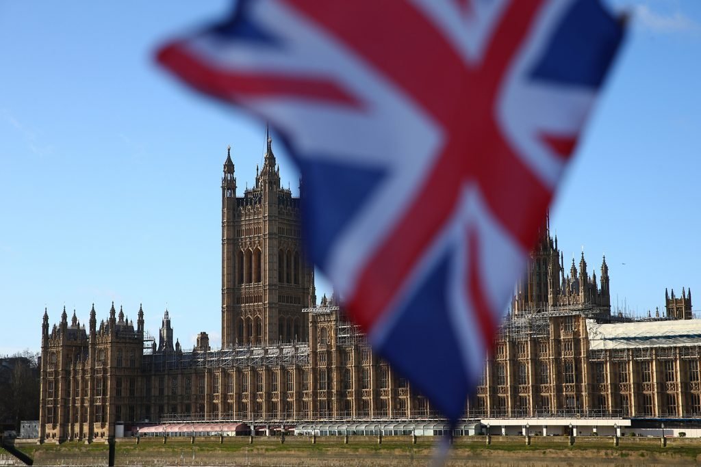 Regatul Unit va acorda peste 10 000 de vize temporare de muncă