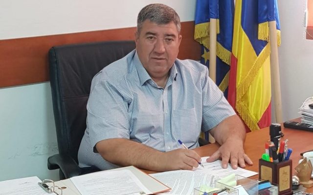 Ce avere are primarul din Ștefăneștii de Jos, acuzat că ar fi violat o fetiță de 12 ani