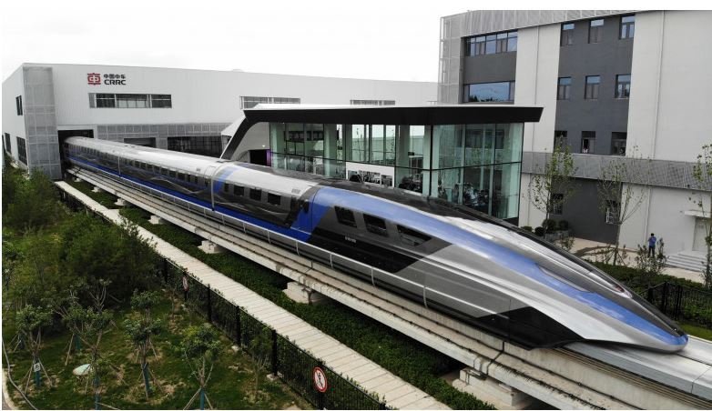 Trenul care „levitează” și poate atinge o viteză maximă de 600 km/h