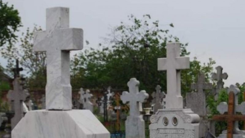 Situație absurdă: Înmormântările au fost interzise duminica în Galați din cauza crizei de gropari