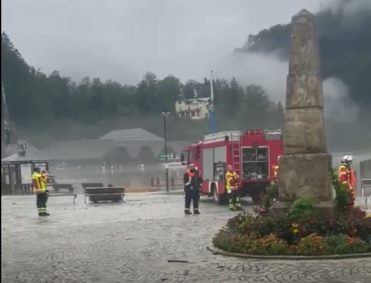 Poliţia germană le cere voluntarilor să stea departe de zona calamitată de inundaţii