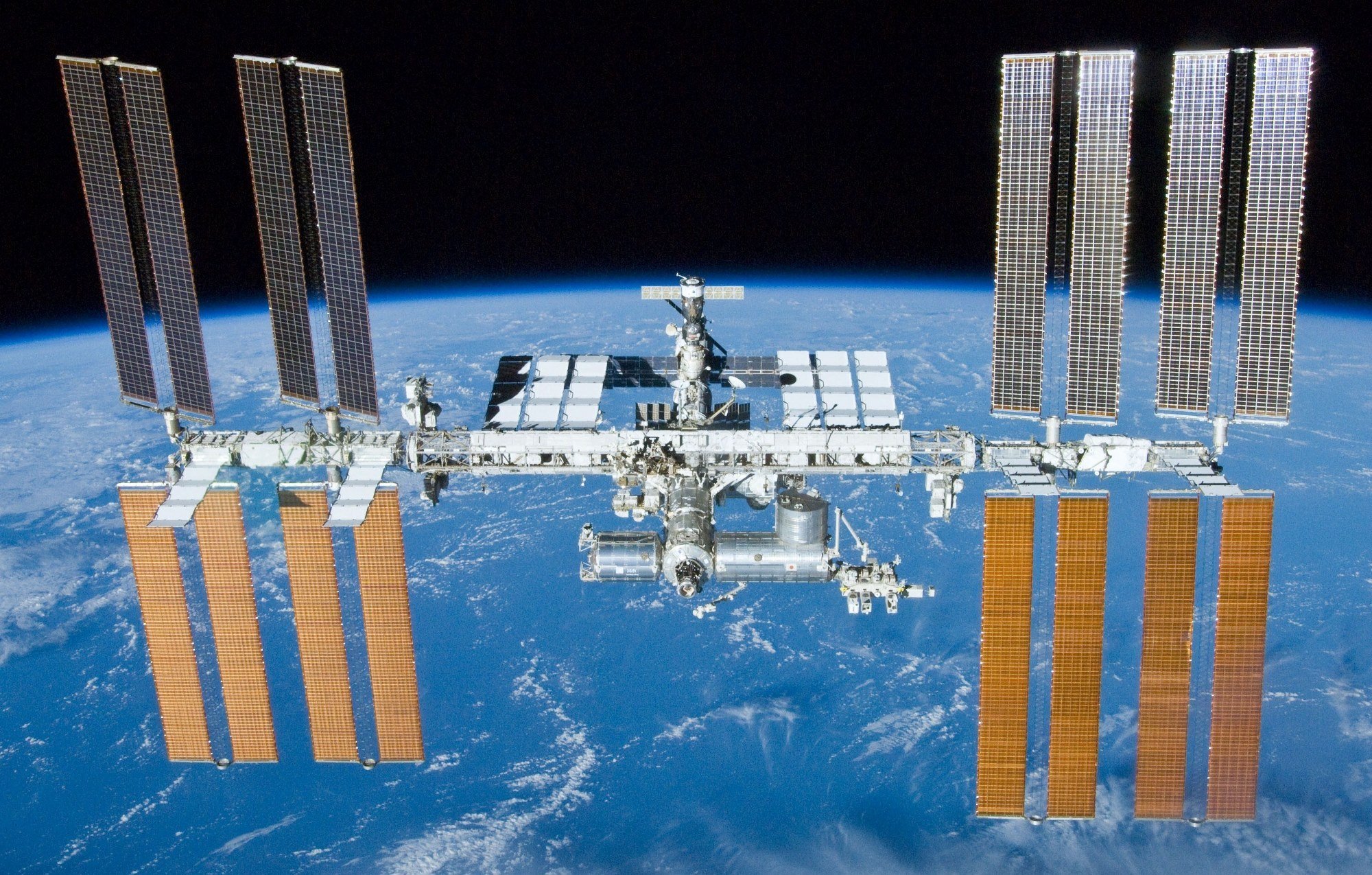 O problemă de software a provocat repornirea neprevăzută a motoarelor unui modul care a destabilizat ISS pe orbită, anunţă Rusia