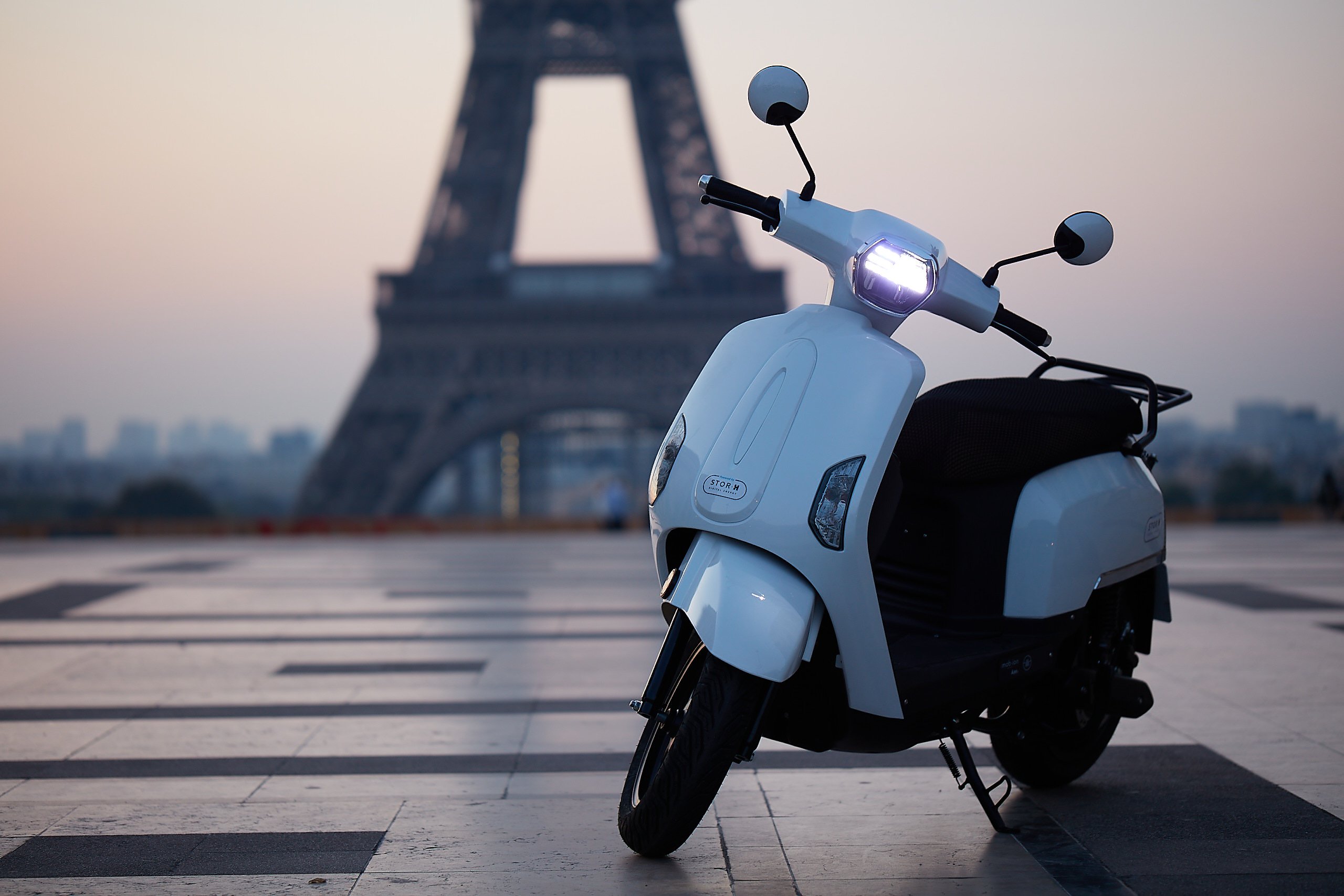 Supărare mare la Paris: Taxe de parcare pentru motociclete și scutere