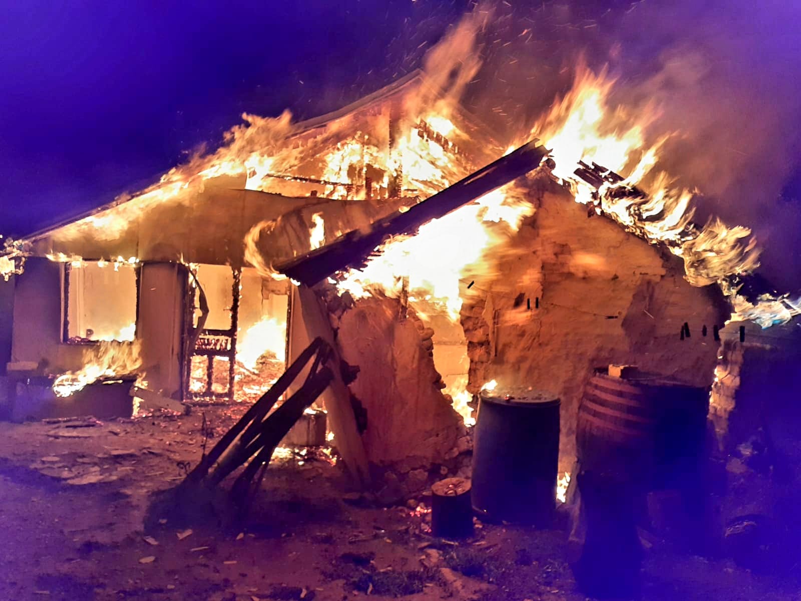 Timiş: Incendiu la o casă din Lugoj. Pompierii au găsit trupul neînsufleţit al unei femei de 86 de ani