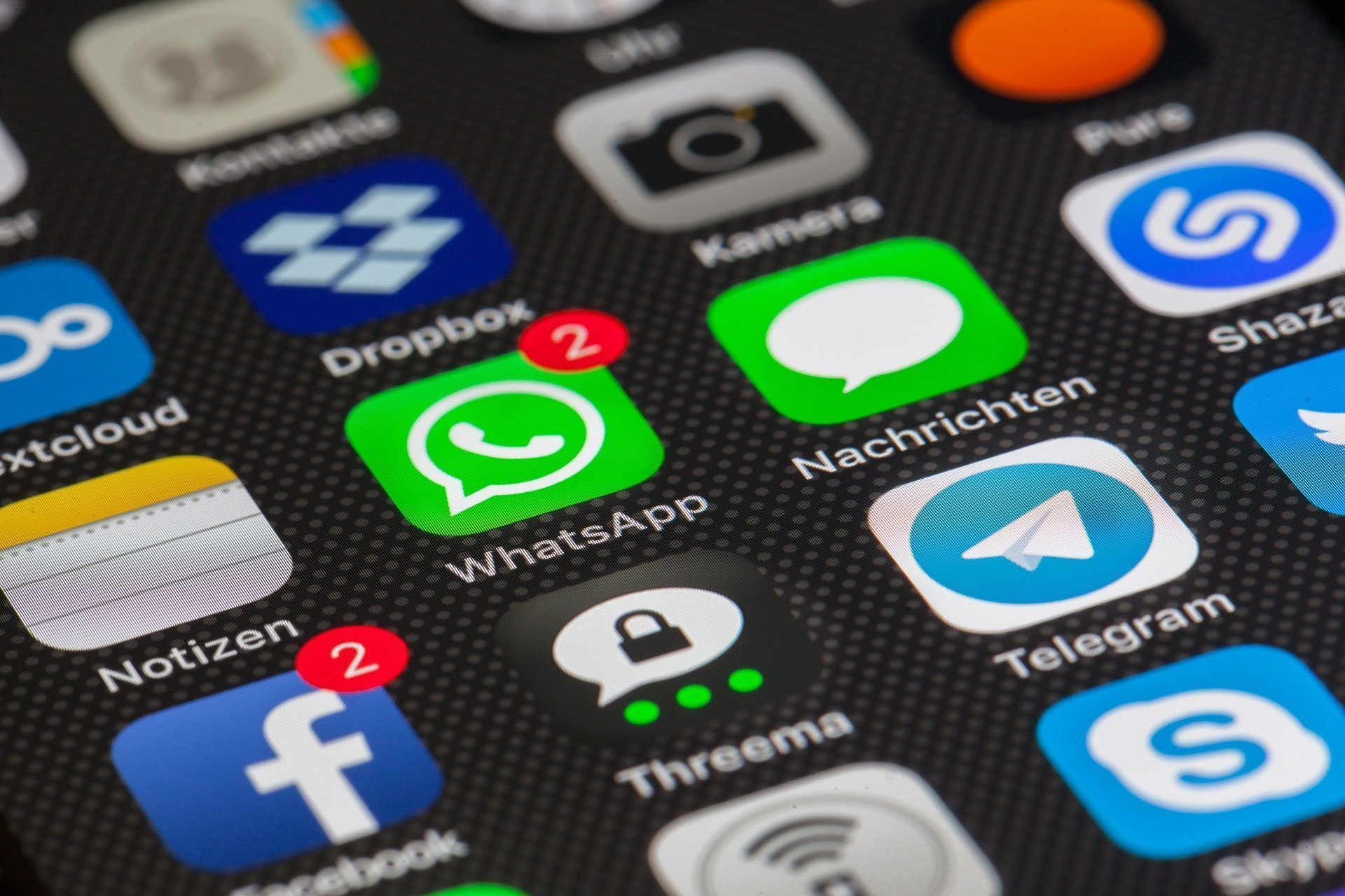 Plângere la Comisia Europeană împotriva regulilor impuse de aplicația WhatsApp