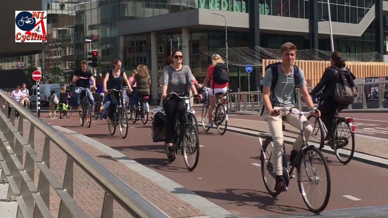 De ce au mers în ultima vreme olandezii mai puțin pe bicicletă