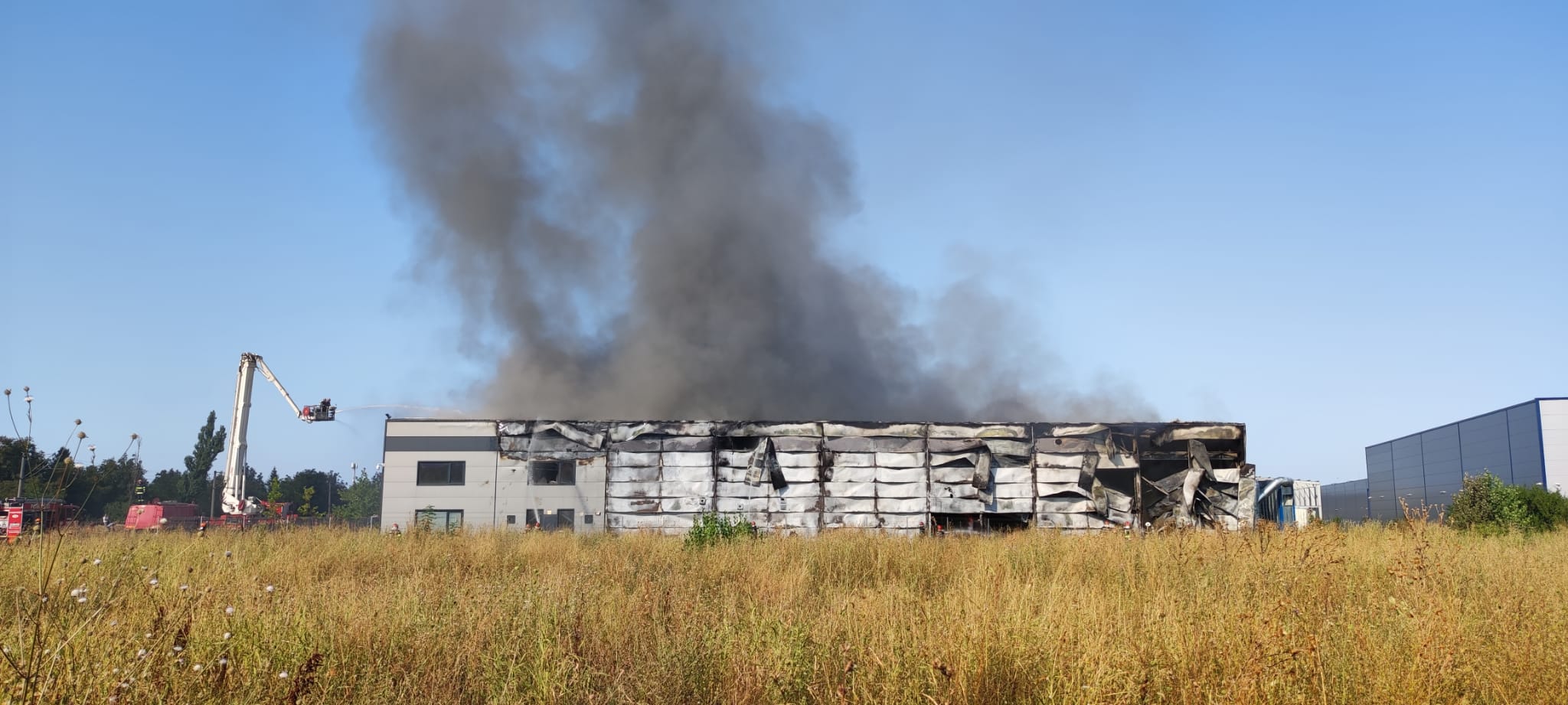 Incendiu la hala Mogoșoaia: Intervin 15 autospeciale de stingere / Mesaj Ro-Alert pentru informarea populatiei