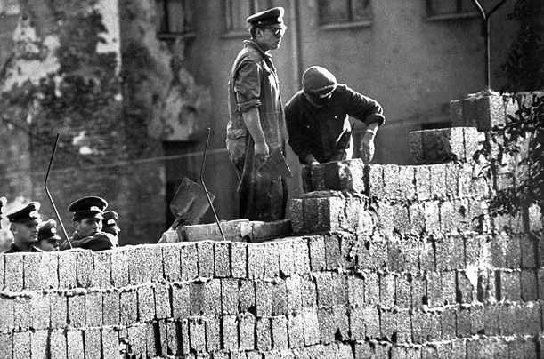 S-au împlinit 60 de ani: Povestea construirii Zidului Berlinului
