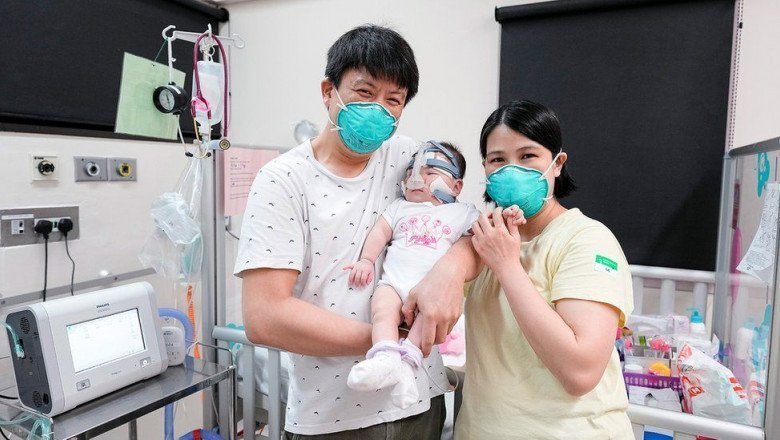 Cel mai mic bebeluș din lume a fost externat după 13 luni de spitalizare. Când s-a născut cântărea cât un măr