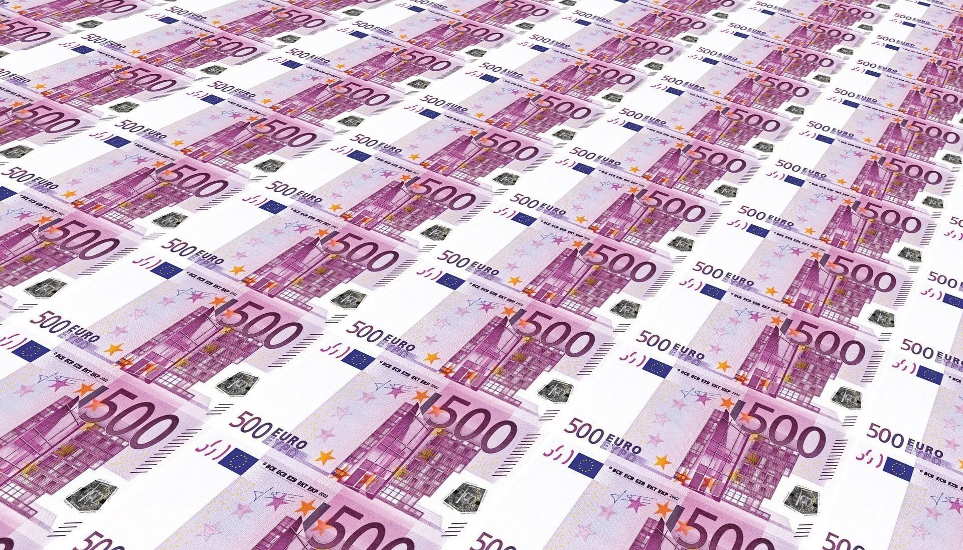 Un bărbat a găsit 1.300 de euro în fața unui bancomat și i-a luat. Polițiștii îl cercetează