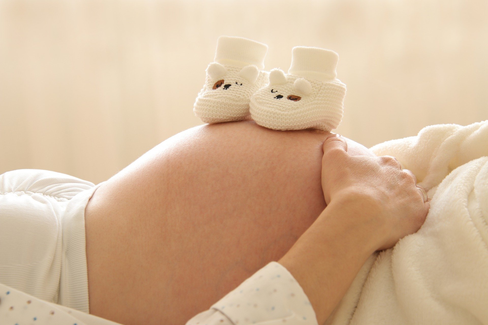 CDC: Vaccinarea femeilor însărcinate asigură o bună protecție a bebelușilor de Covid-19