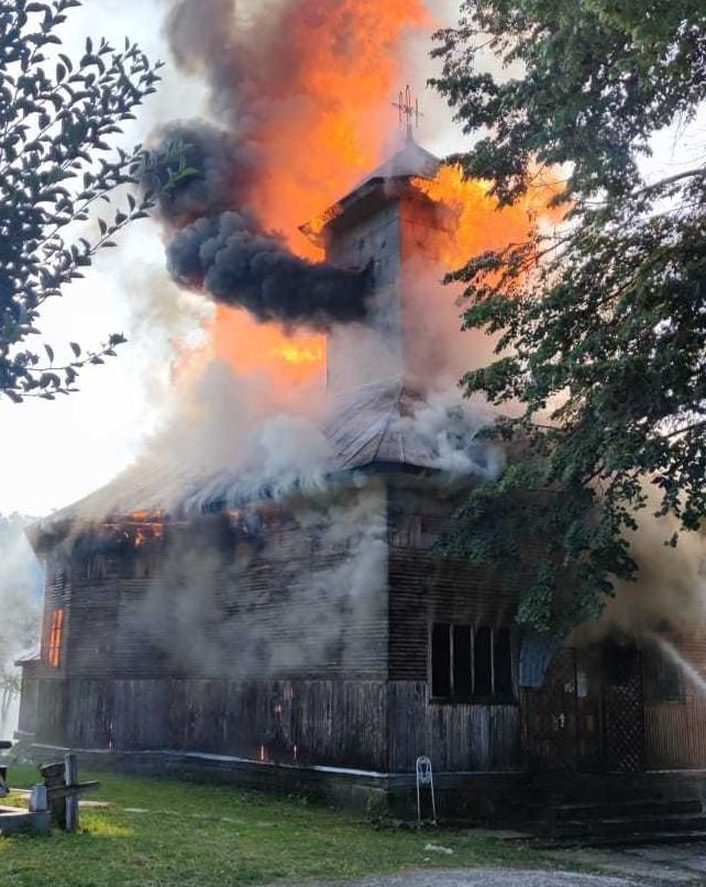 Incendiu la o biserică monument istoric din Vrancea