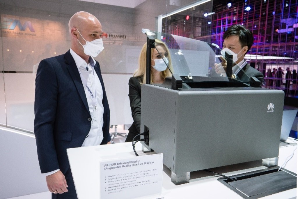 Huawei debutează la IAA Mobility 2021 cu soluția de afișaj cu realitate augmentată AR-HUD