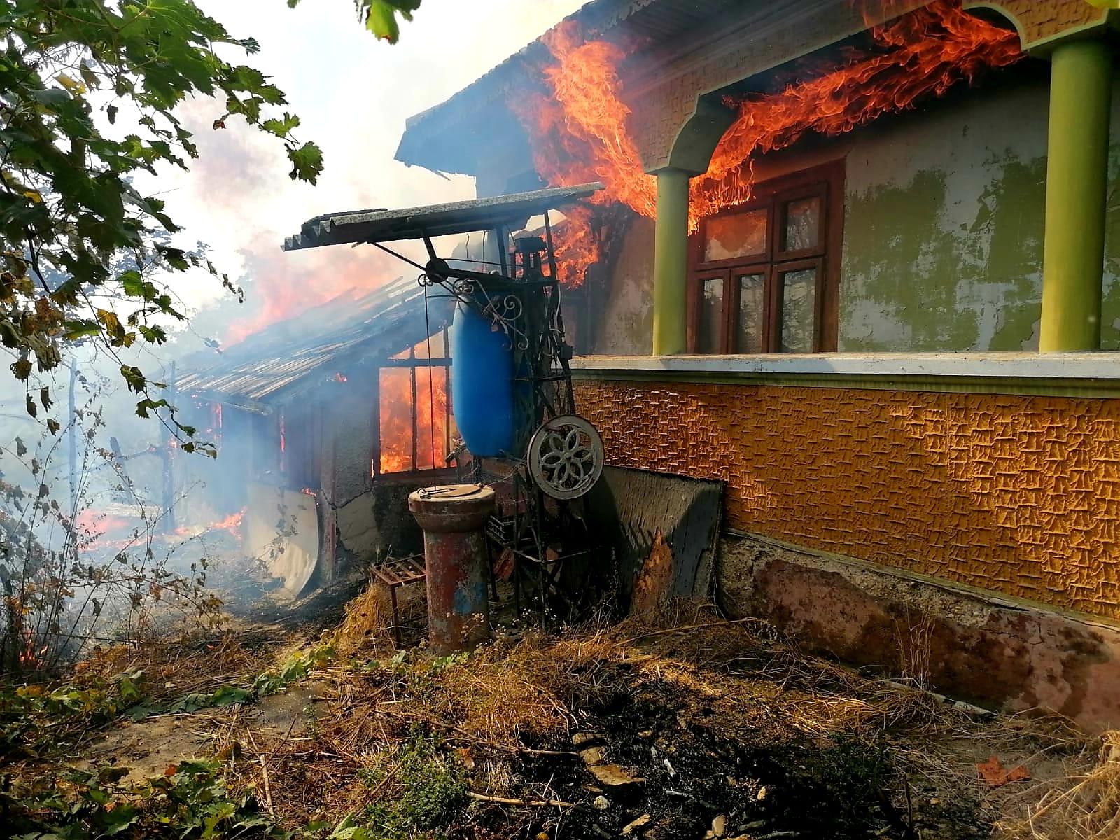 Incendiu violent într-o comună din Giurgiu. Șase gospodării au fost afectate
