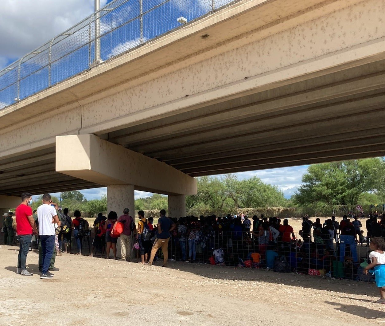 Situație incredibilă sub un pod, la frontiera cu Mexic