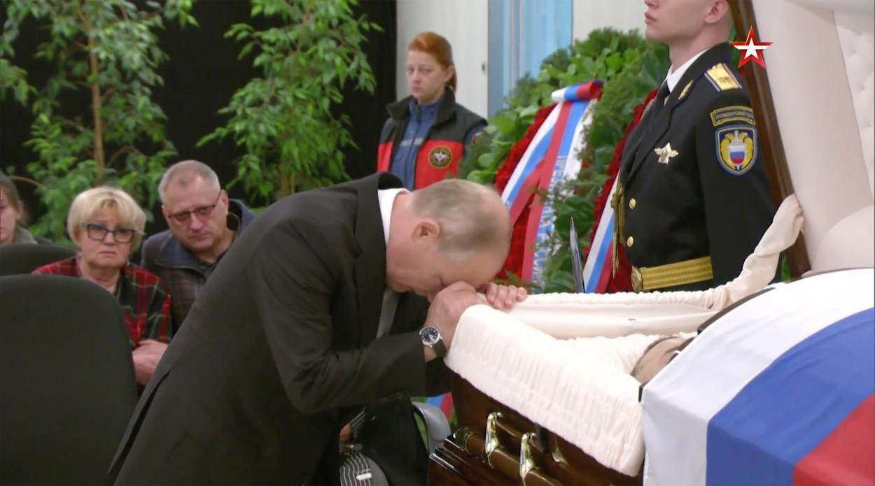 Vladimir Putin și-a manifestat tristețea la căpătâiul unui bun prieten, mort „din întâmplare”