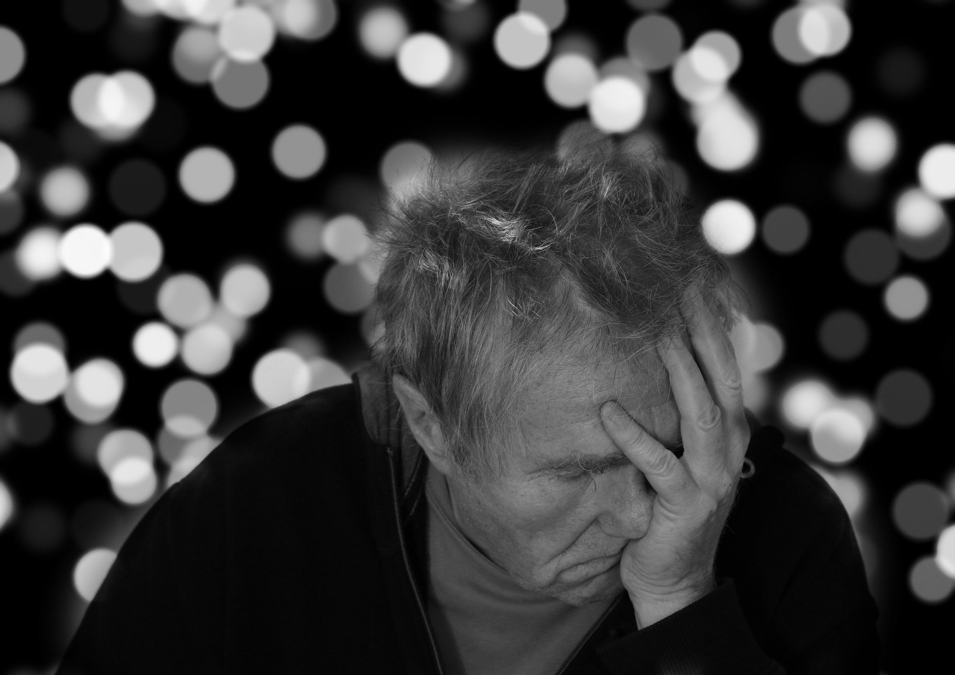 Depresie, constipație, anxietate… Sunt 10 semne care pot anunța cu aproape 15 ani înainte instalarea maladiei Alzheimer