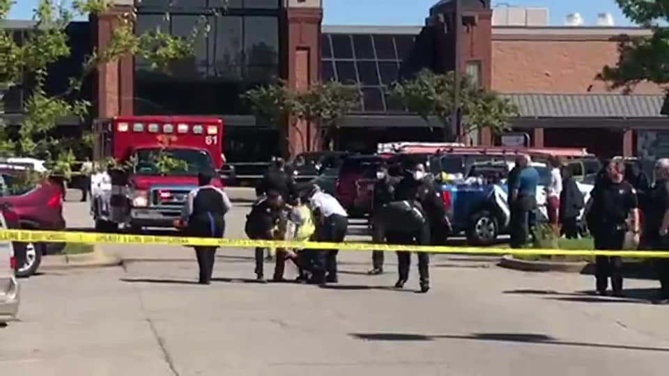 UPDATE: Atac armat la un liceu din Dallas, cel puțin patru răniți (video)