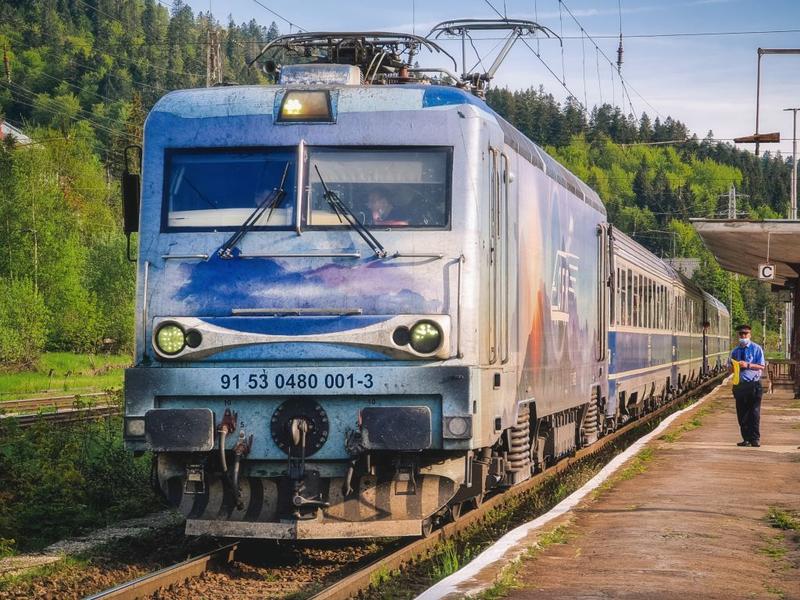 CFR: Traficul feroviar în zona Orşova a fost afectat de un accident rutier