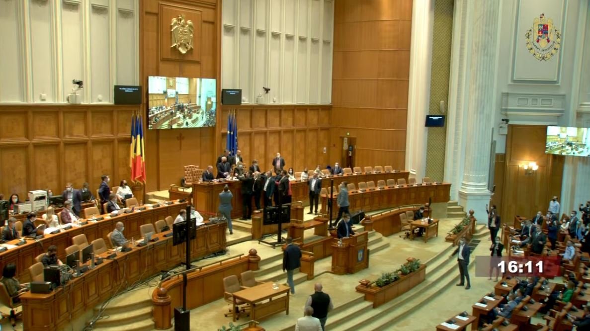 LIVE Scandal în Parlament la citirea moțiunii de cenzură. Update: Ședința de plen comun s-a terminat (VIDEO/FOTO)