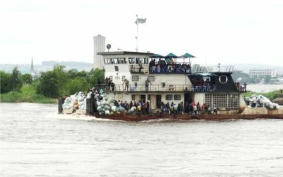 Naufragiu pe fluviul Congo. Peste 100 de morți