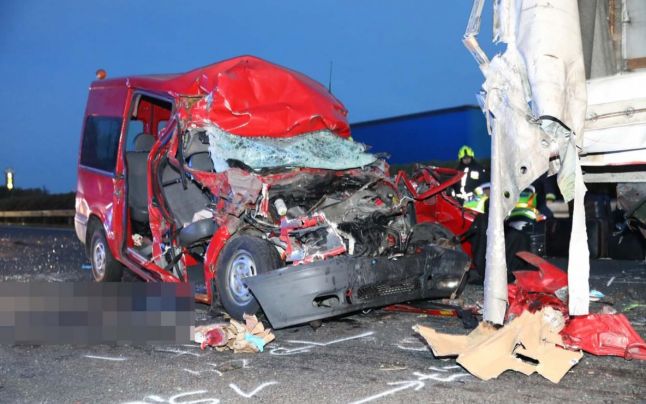 Cinci români dintr-un microbuz, morți în accident pe autostrada M1 din Ungaria VIDEO