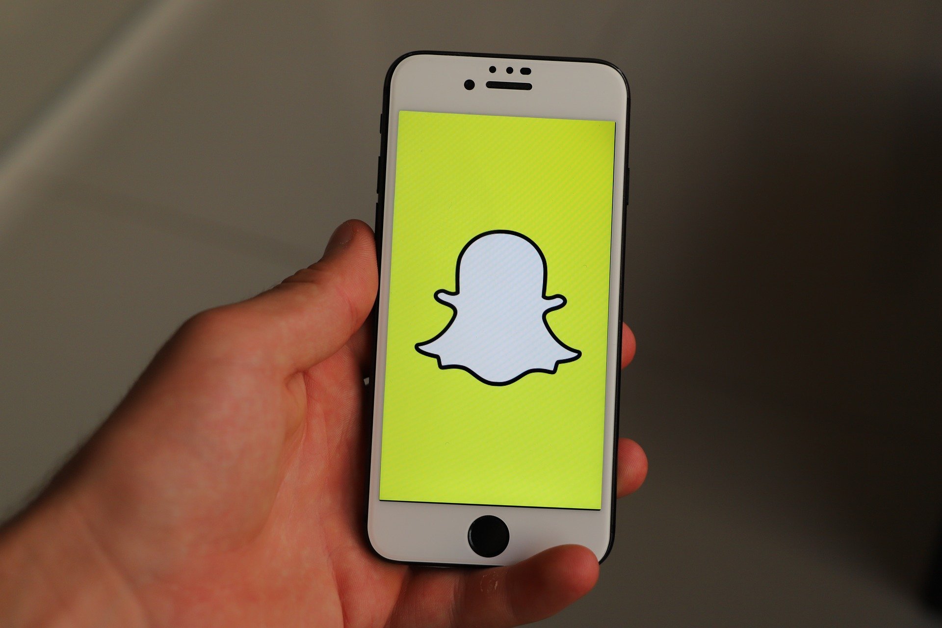 Reţeaua de socializare Snapchat a intrat în pană