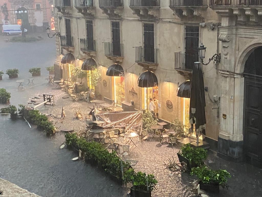 VIDEO | Tornada a făcut prăpăd în Catania. Italia e sub cod roșu, lovită de furtuni și grindină