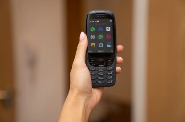 „Cărămida” Nokia revine! Modelul 6310, într-o nouă versiune, la aniversarea celor 20 de ani