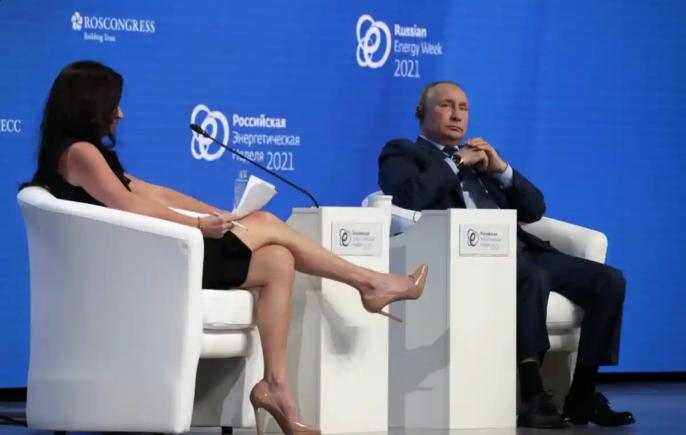 Vladimir Putin, enervat de o moderatoare CNBC: O femeie frumoasă, drăguţă, dar eu îi spun un lucru şi ea afirmă imediat contrariul (VIDEO)
