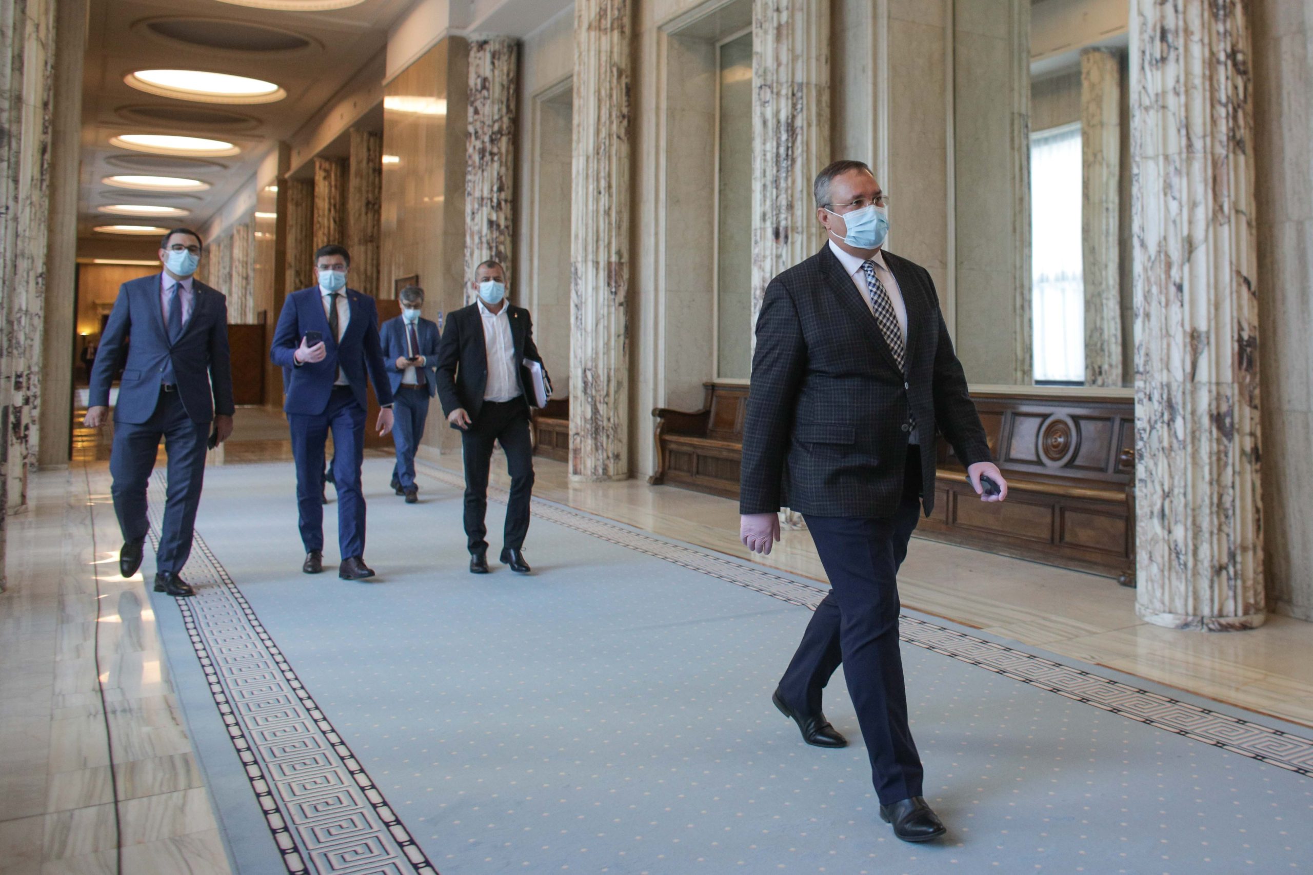 Toți miniștrii din Guvernul Ciucă au primit avize favorabile în comisiile de specialitate din Parlament