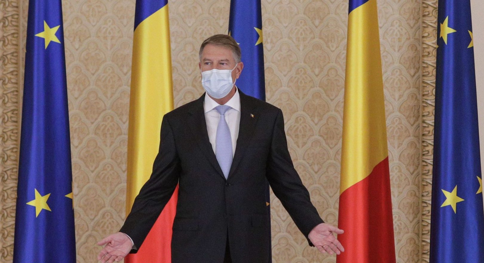 Klaus Iohannis a vorbit la telefon cu Volodimir Zelenski și a asigurat Kievul de sprijinul României