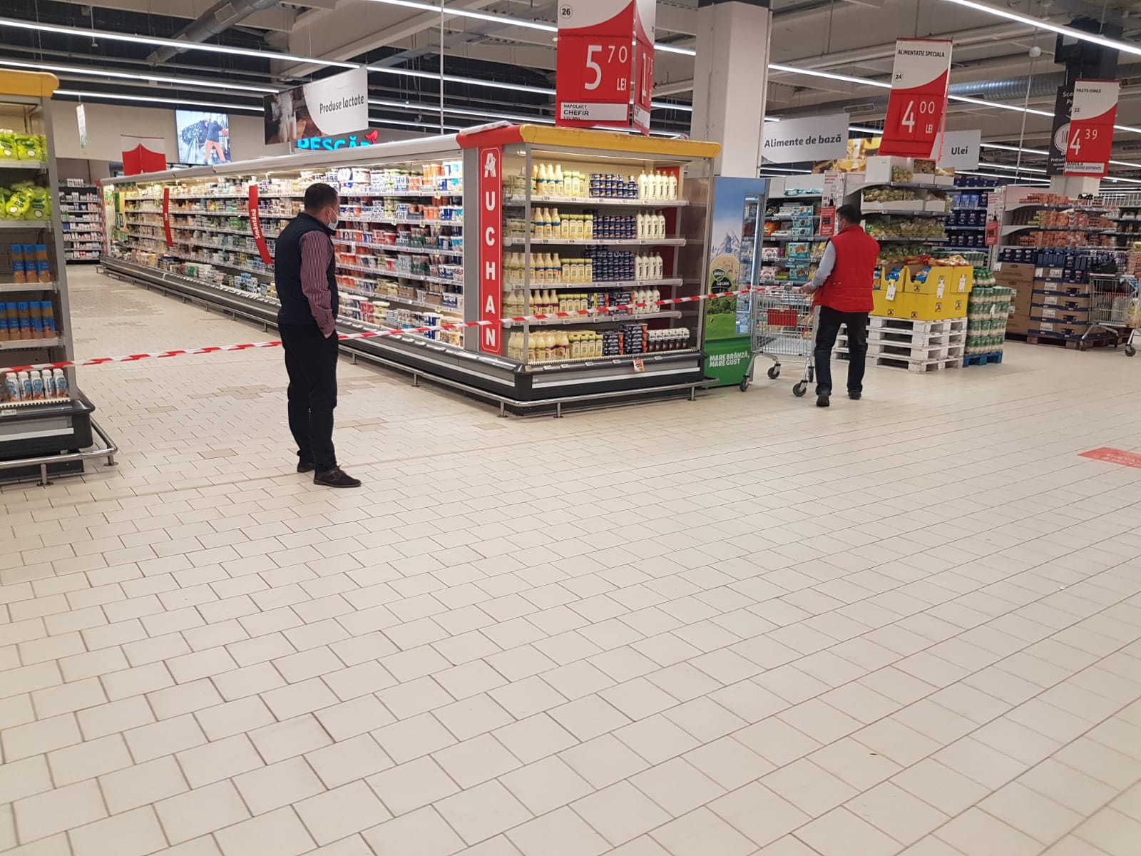 Auchan din București, închis pentru următoarele 6 luni (FOTO)