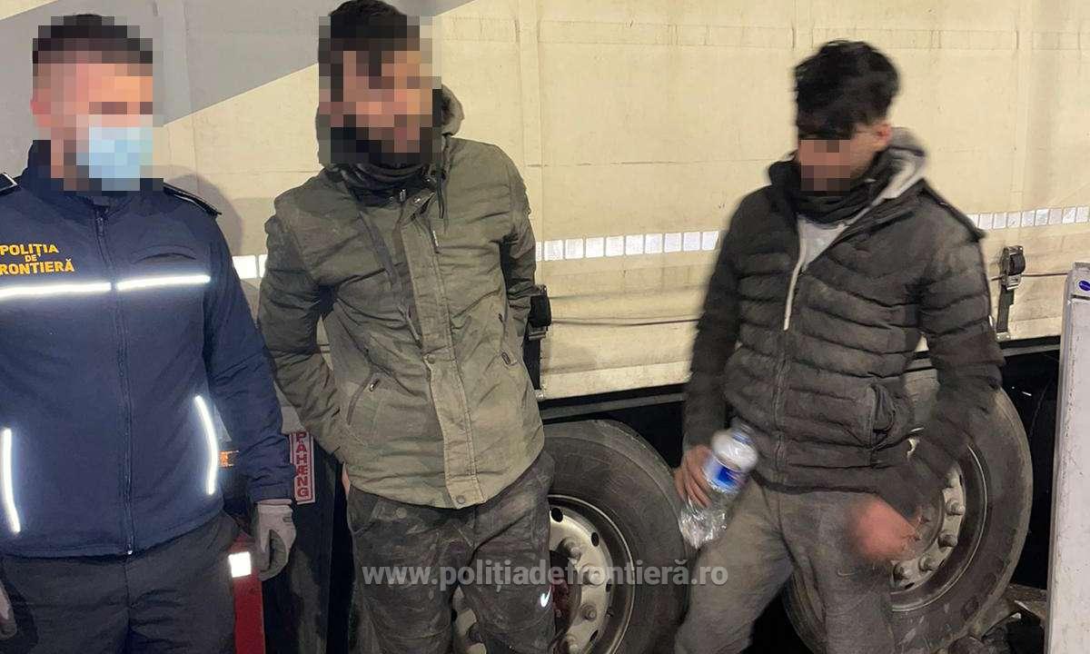 Patru migranți, găsiți de Poliția de Frontieră pe osiile unor camioane. Toți intenționau să ajungă în Germania