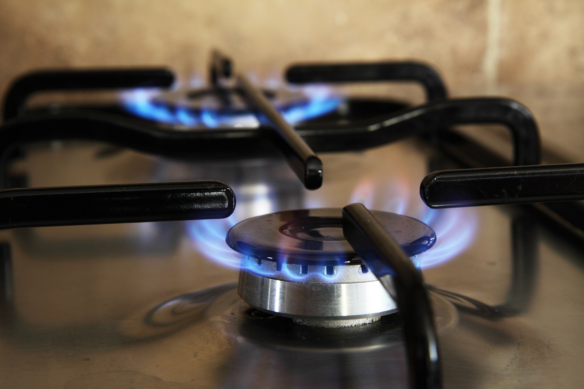 Comisia Europeană vrea să plafoneze prețurile gazelor la 275 de euro pe megawatt