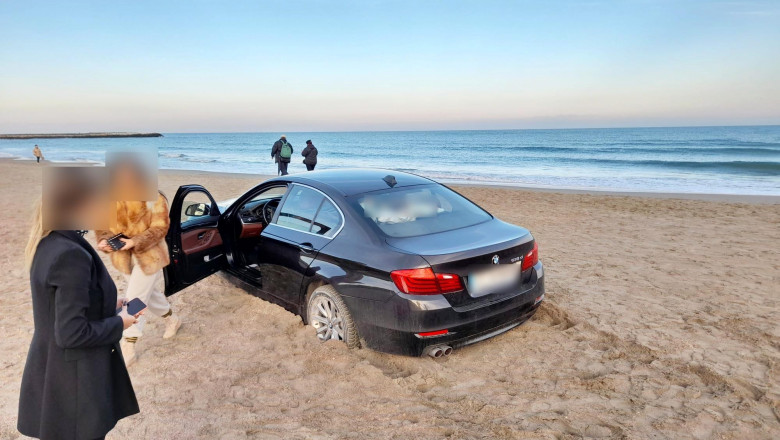 Amendă uriașă primită de o femeie care a intrat cu mașina pe o plajă din Constanța