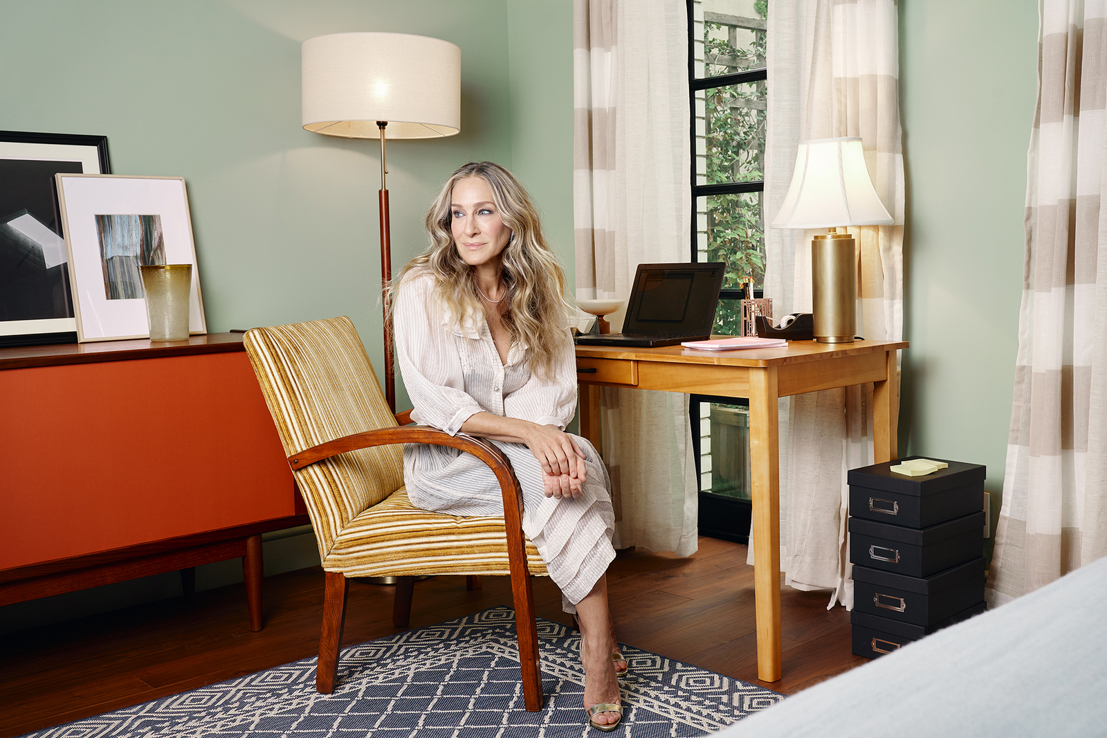 Apartamentul lui Carrie Bradshaw din „Sex and the City”, disponibil pe Airbnb. Cât costă o noapte de cazare? (FOTO)