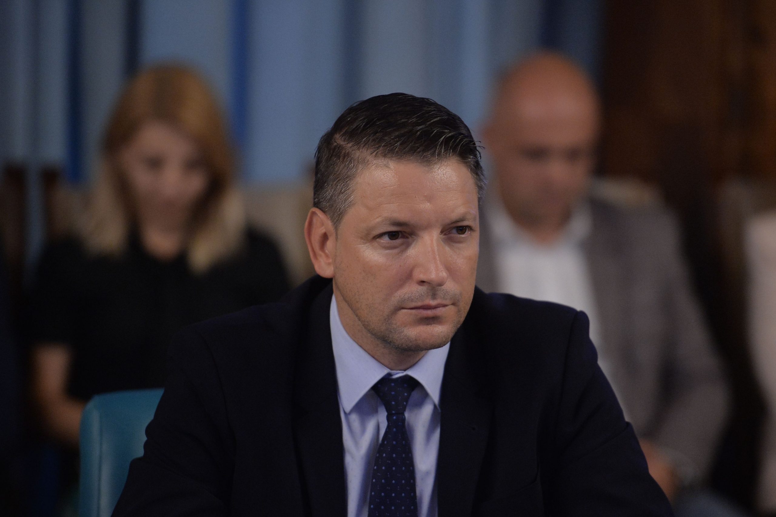 Noul ministru al Economiei, Marius Humelnicu, de profesie inginer, a fost fotbalist profesionist și subsecretar de stat la Transporturi