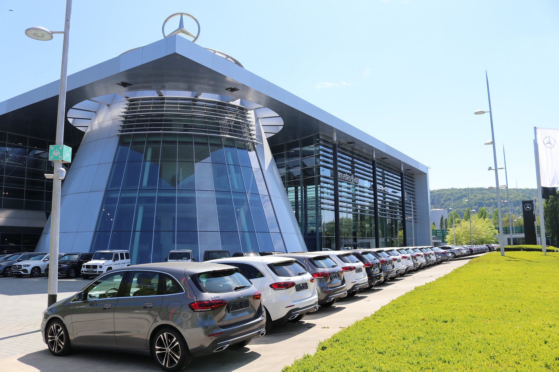Lipsa de materie primă a scăzut vizibil producția și vânzările de mașini din Germania