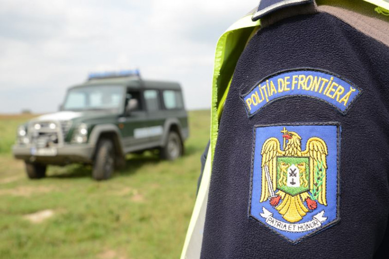 Un șef din Poliția de Frontieră Timiș își asuma jumătate din câștigurile unei rețele de traficanți de migranți