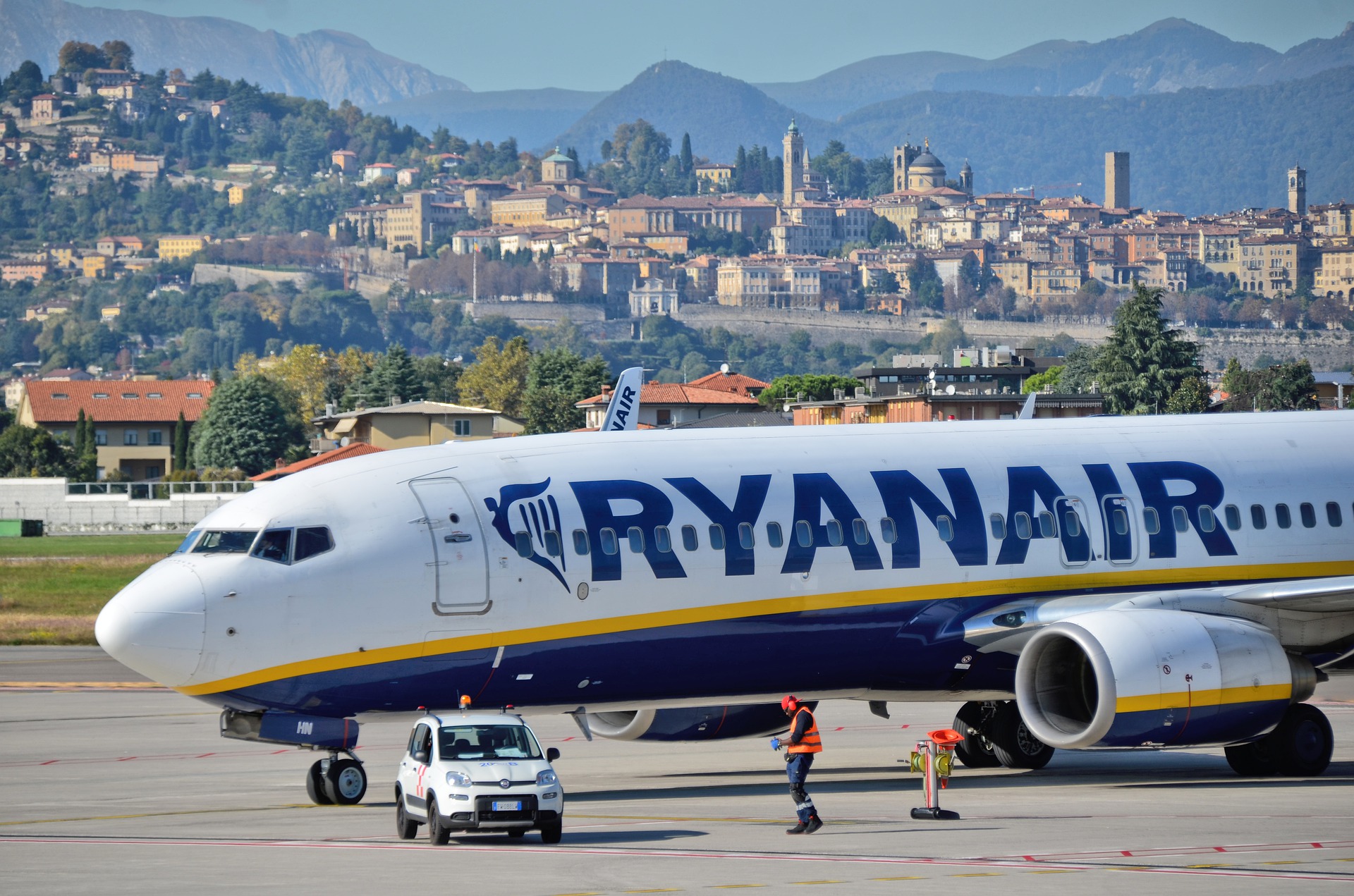 Ryanair a raportat pierderi, dar se așteaptă la scumpirea biletelor de avion din această vară